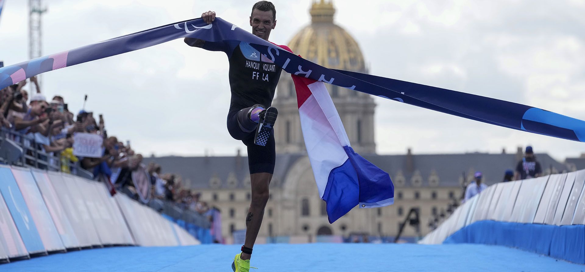 Alexis Hanquinquant de Francia gana el triatlón PTS4 masculino en los Paralímpicos de 2024, el lunes 2 de septiembre de 2024, en París, Francia. (Photo/Thibault Camus) Alexis Hanquinquant de Francia gana el triatlón PTS4 masculino en los Paralímpicos de 2024, el lunes 2 de septiembre de 2024, en París, Francia. (Photo/Thibault Camus)
