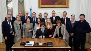 Milei reunió a todos los ministros para cimentar el respaldo oficial a Manuel Adorni