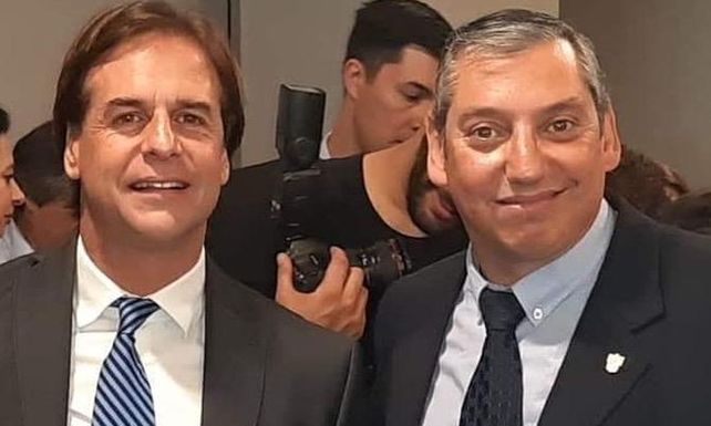 El presidente uruguayo Luis Lacalle Pou con Carlos Fernando Enciso Christiansen