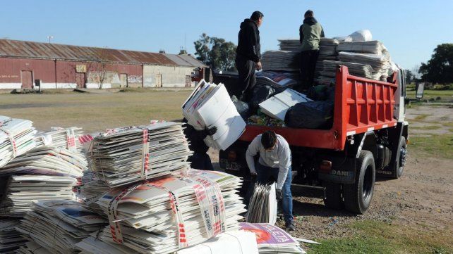 Los carteles plásticos de la campaña electoral se transformarán en juegos y mobiliario urbano