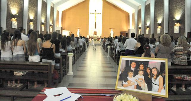 Trasladan los cuerpos de la familia fallecida en Brasil