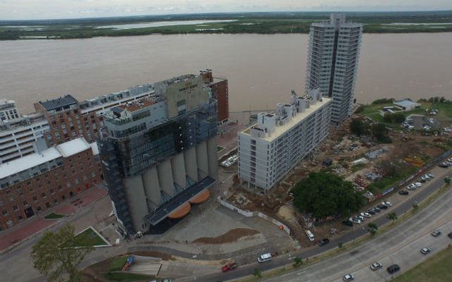 Desde el aire. El “Puerto Norte Design Hotel” ya está casi listo al igual que el edificio Torre Barranca de Ciudad Ribera y se habilitarán durante este mes.