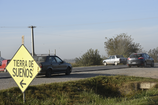 Hoy los automovilistas para ingresar al barrio deben hacer maniobras peligrosas.