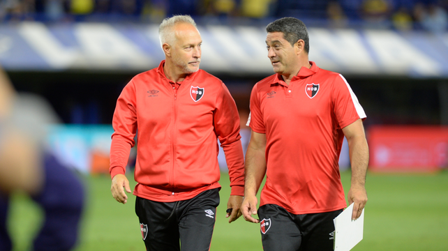 El Chino Aquino junto a Adrián Taffarel durante el interinato de este último en Newells en 2021.&nbsp;