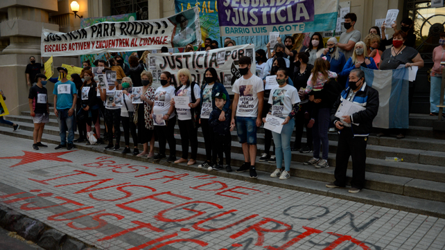Las estrellas rojas simbolizan a las víctimas fatales de la inseguridad.