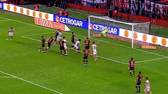 La enorme atajada de Losada a Perlaza en el último Colón-Belgrano