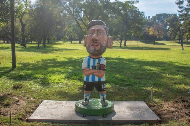 Messi y una nueva estatua. Esta vez en Victoria.