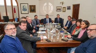 El gobierno de Santa Fe organizó una reunión el martes 29 de julio de 2025 con representantes de ATE y UPCN en el marco de la reapertura de las paritarias estatales del segundo semestre.