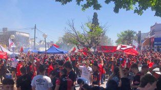 La famosa previa de hinchas sabaleros en J. J. Paso.