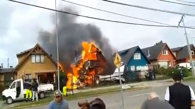 El avión se estrelló contra una casa en pleno Puerto Montt.&nbsp;