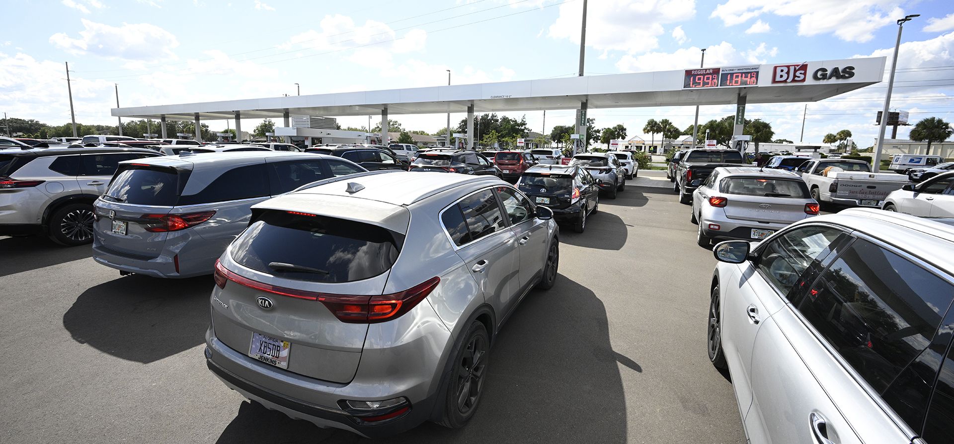 Wholesale Club celebra la apertura de su nuevo establecimiento en Ocala, Florida, ofreciendo a los socios de la zona un descuento de 2 dólares por galón de gasolina el miércoles 21 de octubre de 2026. (Phelan M. Ebenhack/AP Content Services para BJ's Wholesale Club)