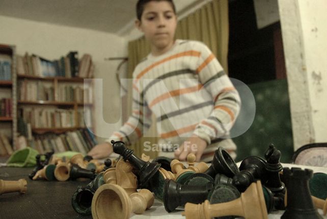 Llegó por curiosidad y hoy es un apasionado del ajedrez