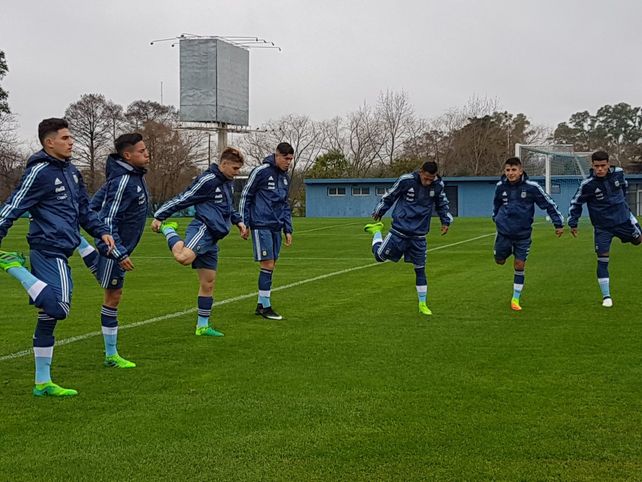 Con un jugador de Colón, los juveniles iniciaron sus entrenamientos en Ezeiza