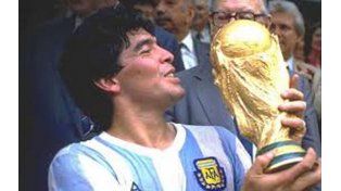 View Maradona Y Zico Background