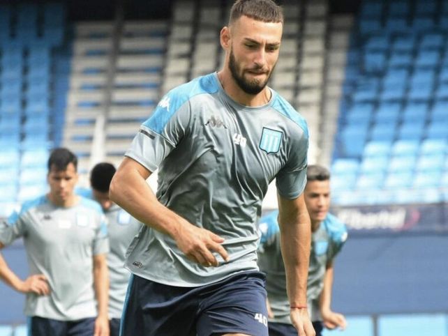 Novillo terminó su contrato en Racing y volvió a Belgrano.