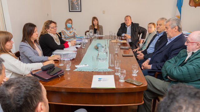 velazquez-ministerio-salud-clinicas-bioquimicosjpg