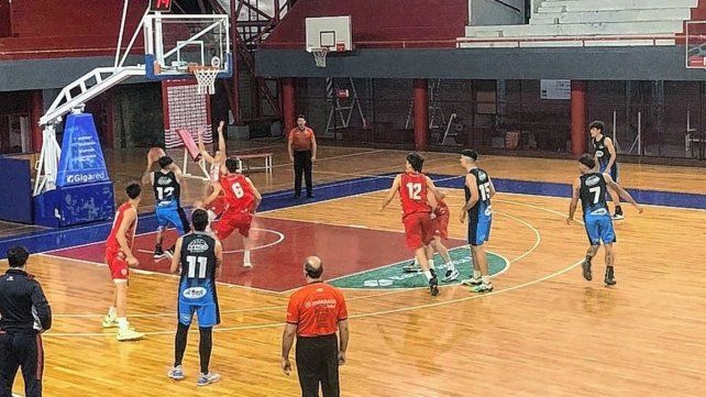 Unión A superó al difícil Banco en el Malvicino para escaparle definitivamente al descenso directo.