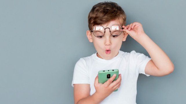 El celular el chupete electrónico de estos tiempos.