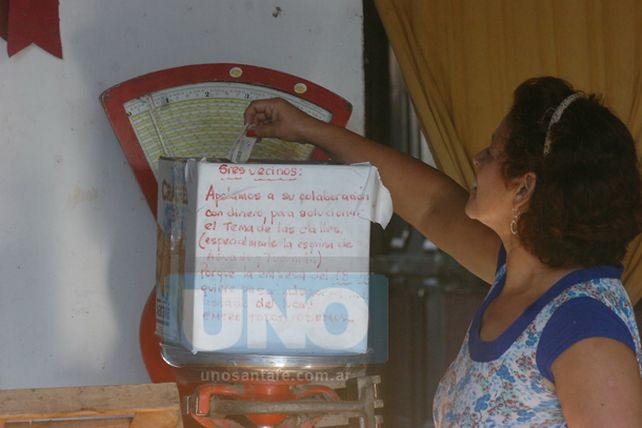 Los vecinos de Santa Rosa de Lima juntan plata para arreglar una calle