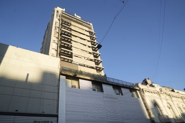 El edificio está en Corrientes al 200