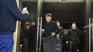 Miguel Angel Russo, en el ingreso al hotel en Montevideo. Central irá por la clasificación a los octavos de la Copa Libertadores