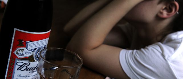 Los chicos prefieren la cerveza pero gustan también de los tragos. (Foto: Francisco Guillén)