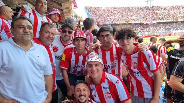 Hinchas de San Martín de Tucumán ya copan el Gigante de Arroyito.&nbsp;