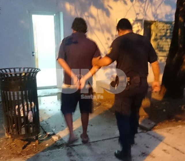 Apresaron a dos jóvenes armados con un revólver 32 en un colectivo de la Línea 9