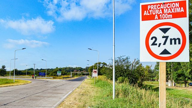 A horas de instalados chocaron los limitadores de altura para evitar el tránsito pesado que se habían instalado en los accesos de Victoria