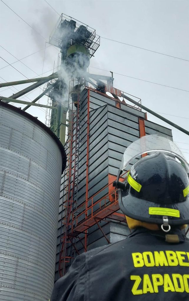 En el lugar trabajan los Bomberos Zapadores de San Lorenzo.&nbsp;