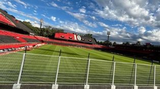 En el fondo, la tribuna Diego Maradona, que desde este viernes tendrá una sola vía de acceso para los hinchas.