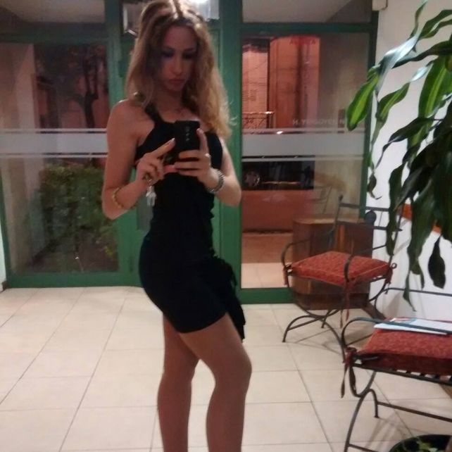 Las primeras fotos de la promotora del escandaloso video con los dos pilotos