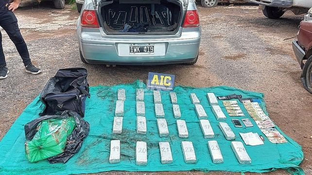 La marihuana secuestrada en el ingreso a barrio General López en Santa Fe