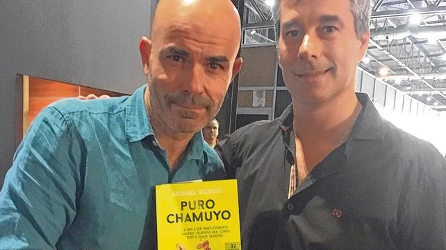 Bossio junto a uno de sus padrinos