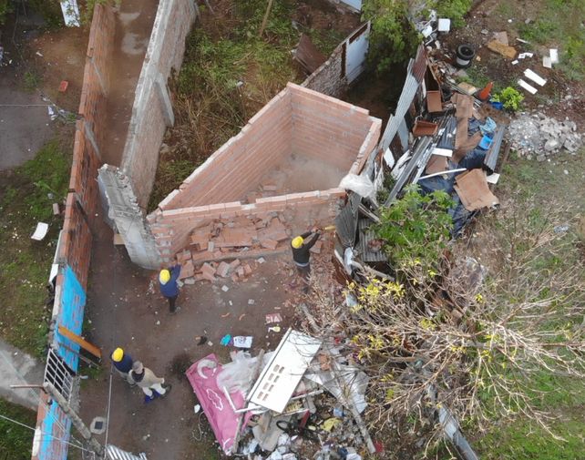 Derribaron un búnker de venta de drogas en barrio Villa del Parque: estaba a metros de una escuela