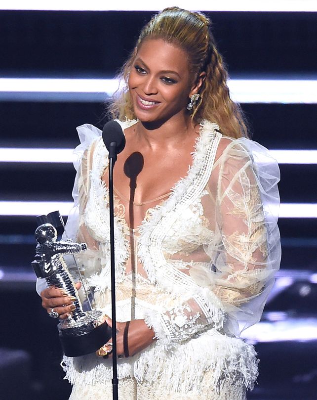 Beyoncé fue la reina de los MTV, arrasó con su talento y sensualidad en el escenario