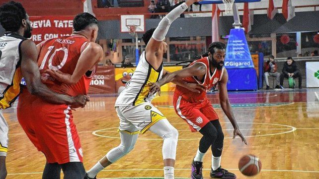 Unión superó a Comunicaciones de Mercedes como local en el Ángel Malvicino y sueña con la permanencia.