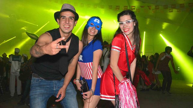 Paraná vivió su noche disfrazada junto a miles de visitantes de todo el país