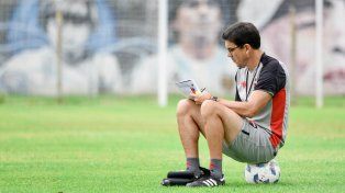El entrenador uruguayo Mauricio Larriera debe estar más tranquilo que todos. Desde su rol de conductor tendrá que poner el foco en el juego de su equipo.&nbsp;