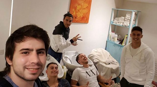 ¡Es un crack! El peluquero más querido por todos los futbolistas