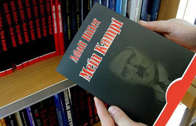 Controversial. El libro original tiene 600 páginas. El nuevo (foto)