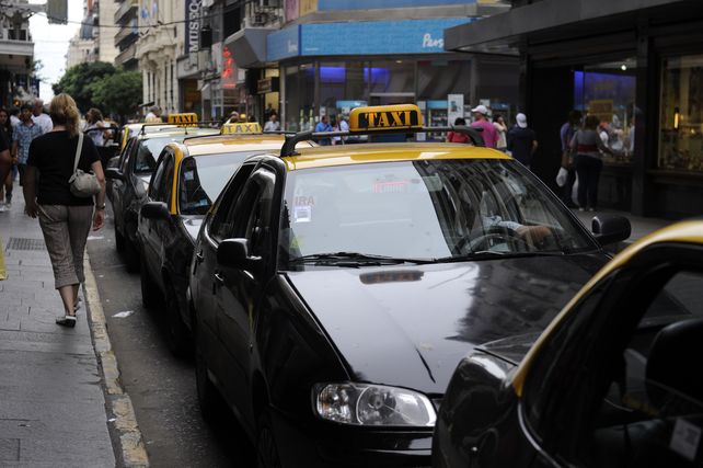El relevamiento de los taxistas señala que en 2015 realizaban unos 48 viajes diarios entre los dos turnos