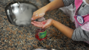 El lavado de manos frecuente es una forma de prevenir.