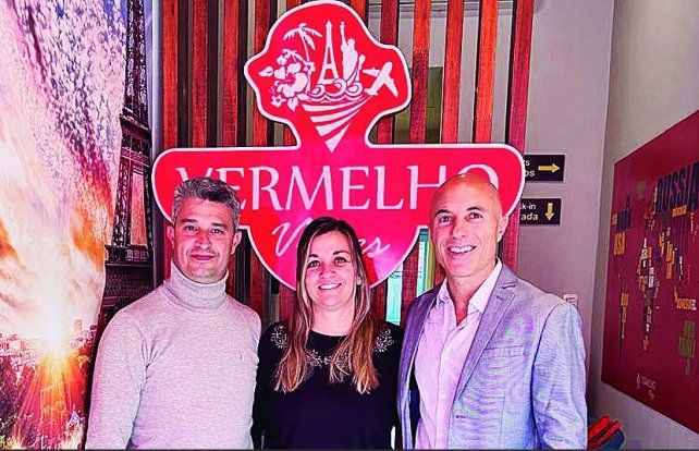 Los referentes de Vermelho Viajes celebrando casi una década de trabajo conjunto.