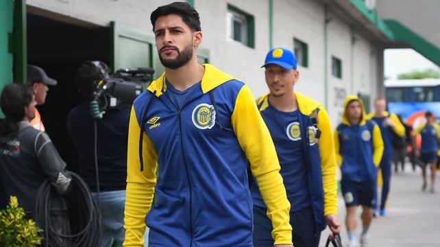 Facundo Mallo ingresa al estadio de Defensa y Justicia. Central va con casi los mismos que vencieron a Vélez. Matías Lequi solo metió a Alan Rodríguez por Agustín Sández.