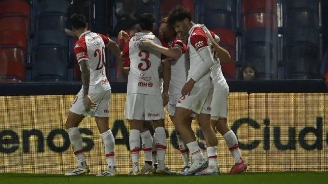 Huracán pegó primero y ganó tres puntos.