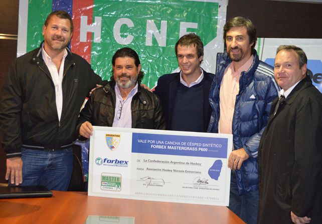 Autoridades de la AHRU y el Club Salto Grande