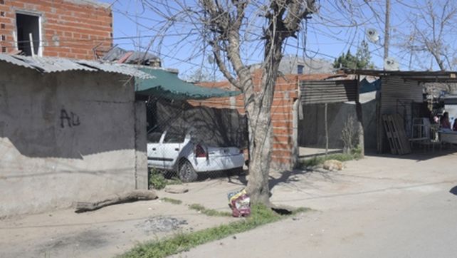 Bajo el árbol. Allí fue sorprendido Walter Sánchez por los asesinos.