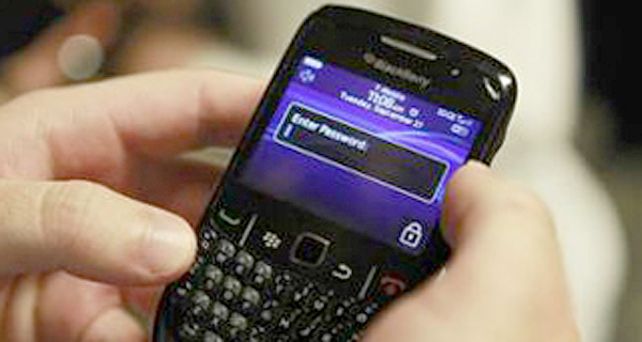 Millones de usuarios de BlackBerry quedaron sin servicio por un bot&oacute;n que fall&oacute;