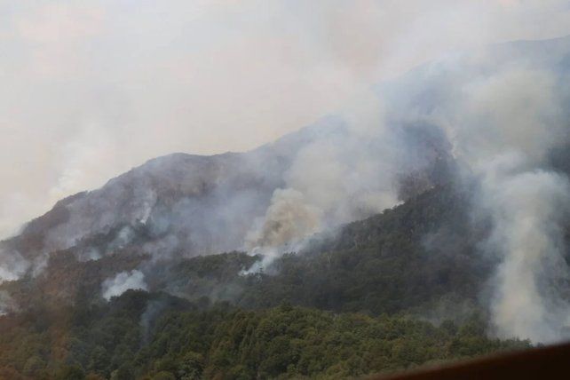 El incendio en el Parque Nacional Nahuel Huapi ya consumió 3.500 hectáreas